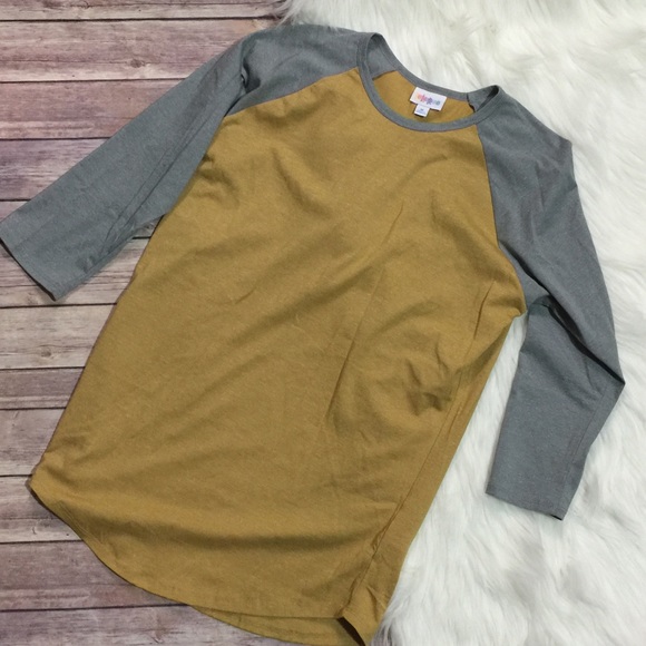 LuLaRoe Tops - Lularoe Randy Solid Tee